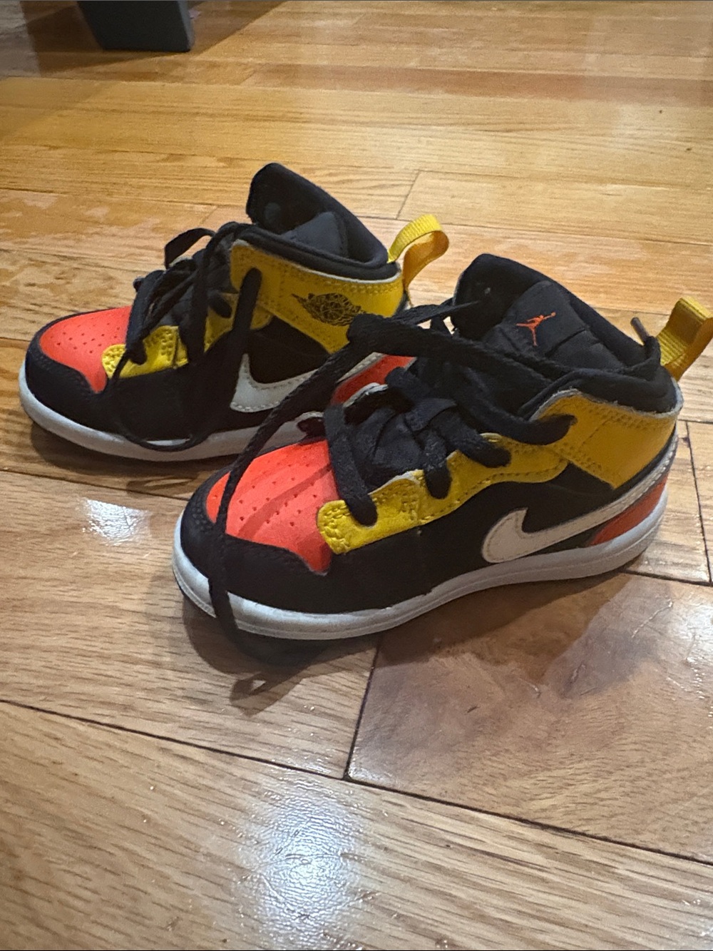 Nike Kids High-Top Sneakers in Black, Yellow, Red
